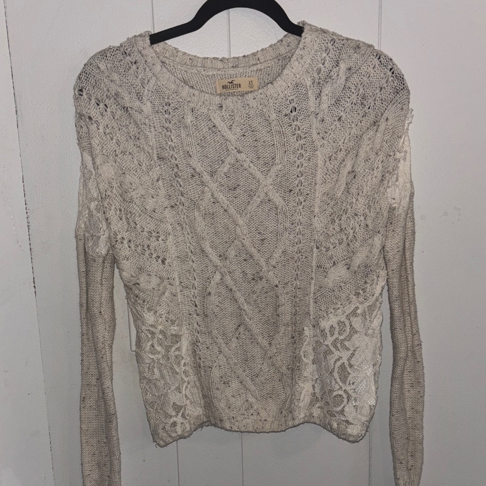 Hollister Women's Off-White Cable Knit Sweater
